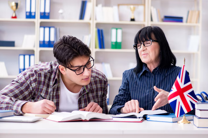 How an English Course in Singapore Prepares You for Career Growth?
